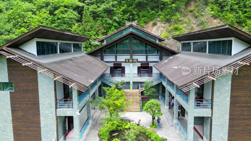 航拍湖北神农架官门山景区生物馆