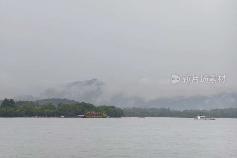 烟雨中的杭州西湖