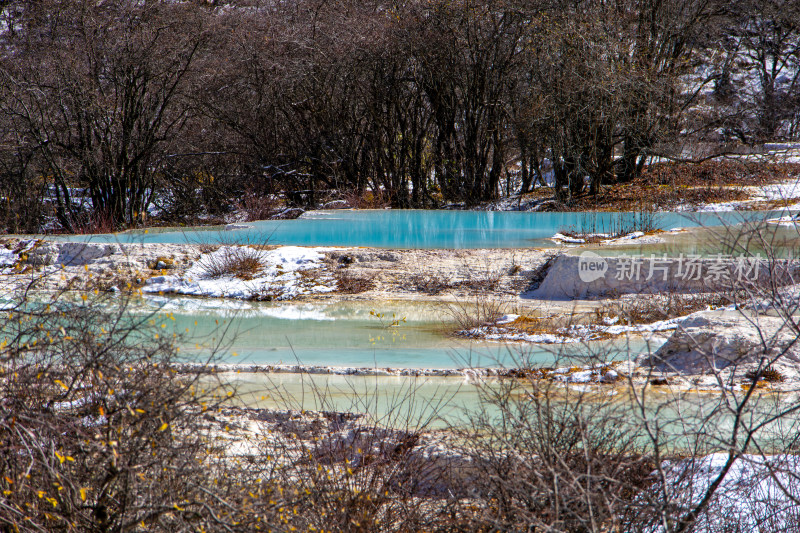 四川阿坝黄龙景区冬日五彩池人间瑶池