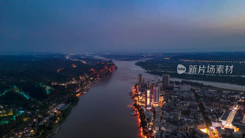 四川乐山岷江两岸夜幕降临夜景航拍图