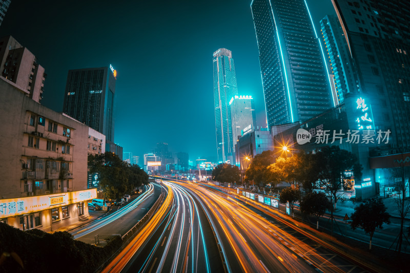 长沙芙蓉广场城市夜景中车流光轨的酷炫景象