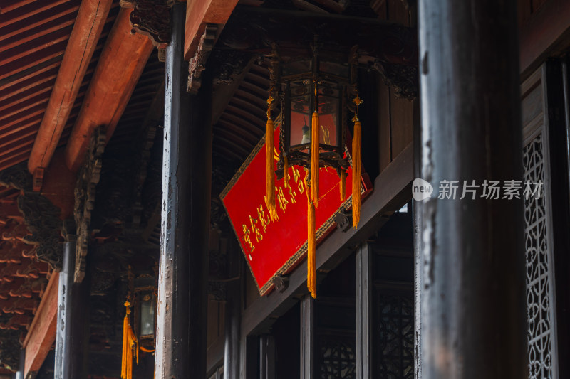 国清寺古建筑门头牌匾及灯笼场景