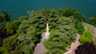 实拍水库青山绿水