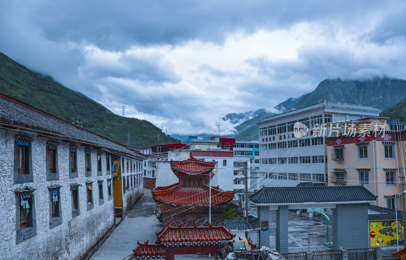 四川甘孜藏族自治州康定城镇建筑景观