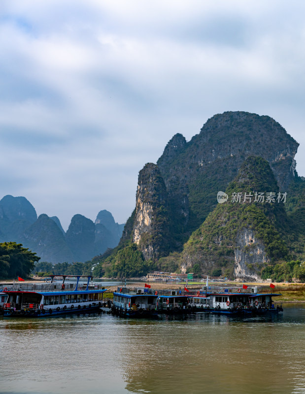 桂林阳朔漓江遇龙河山水景观