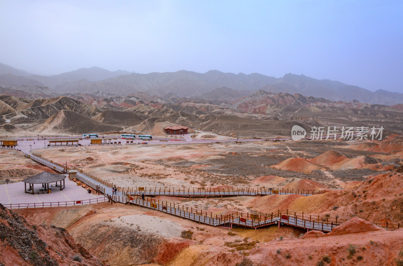 甘肃张掖七彩丹霞旅游景区停车场