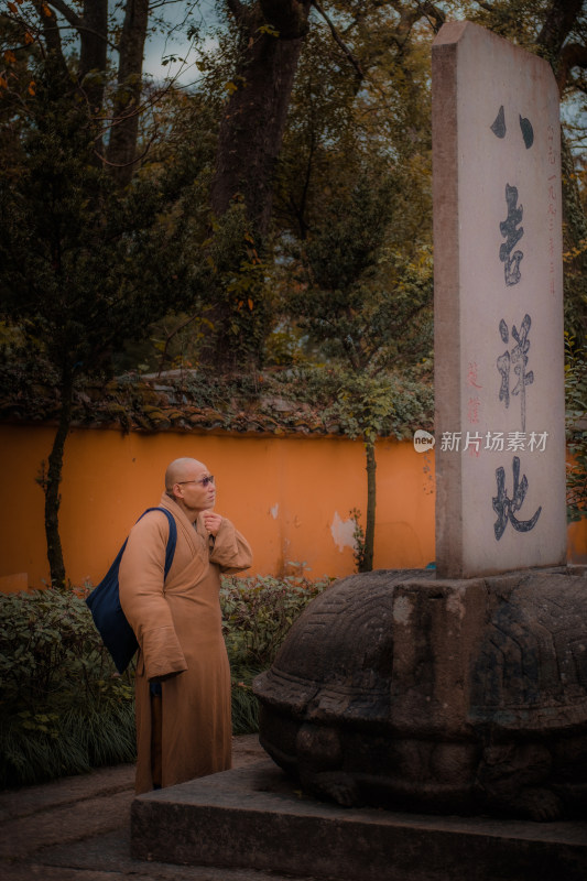 秋季的宁波阿育王寺