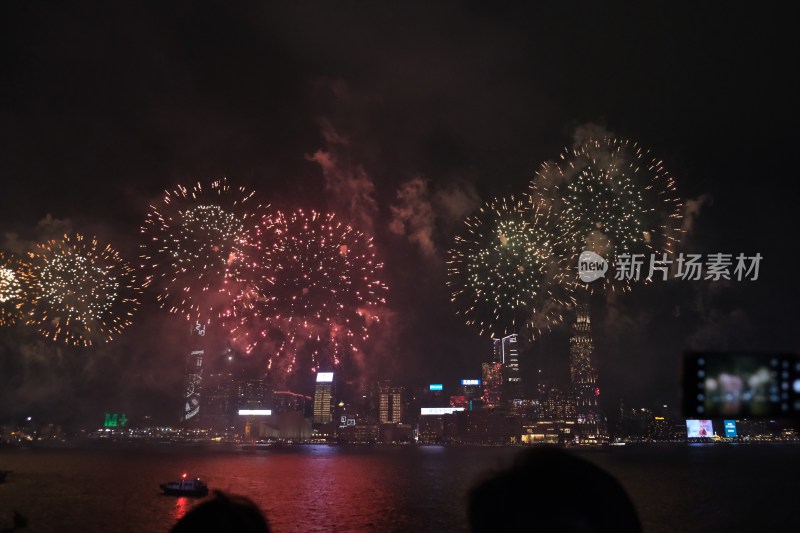 香港城市夜景烟花燃放场景