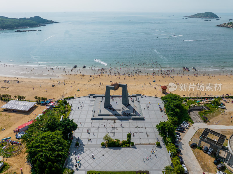 航拍夏季广东汕头南澳岛北回归线标志塔风光