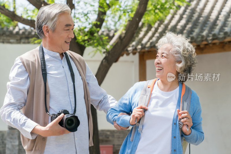 老年夫妻旅游