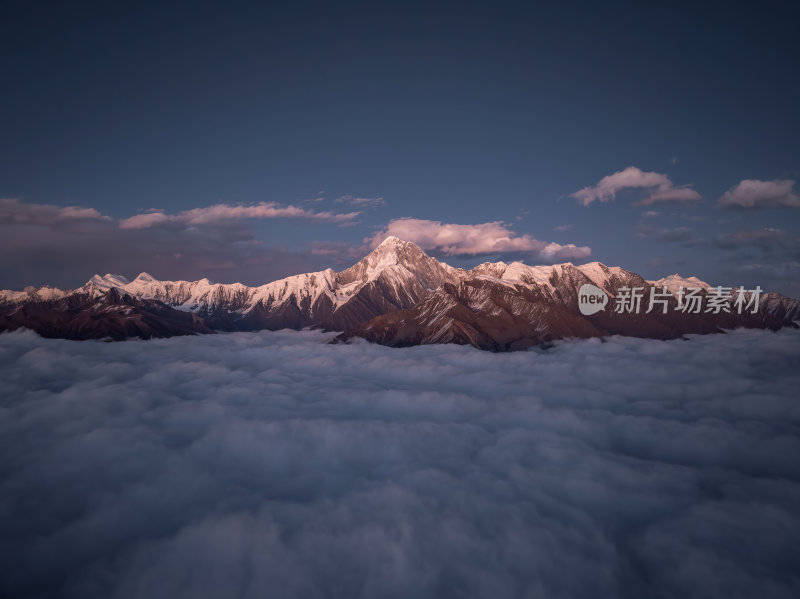 四川甘孜州子梅垭口云海贡嘎雪山高空航拍