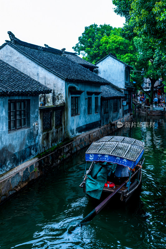 江南水乡河道小船景观
