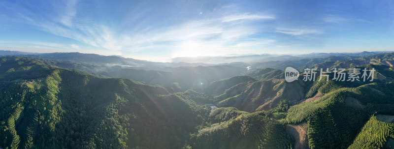 航拍阳光照耀下的广阔山脉山林全景图