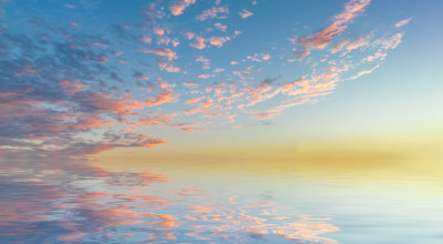 天空朝霞湖面倒影唯美风景背景