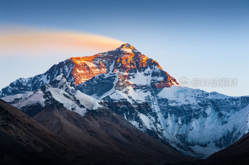 西藏珠峰日照金山 珠穆朗玛峰夕阳