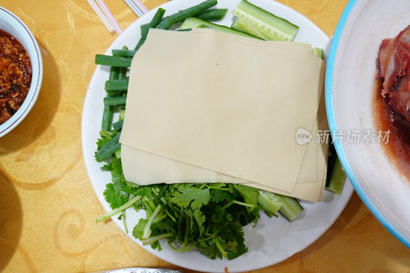 东北特色美食干豆腐蘸酱菜