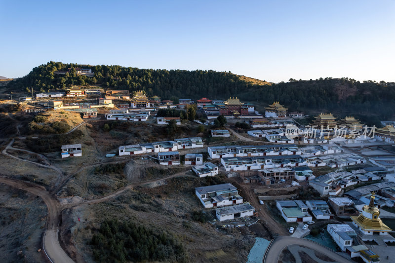 甘肃甘南郎木寺藏地山景全景清晨航拍