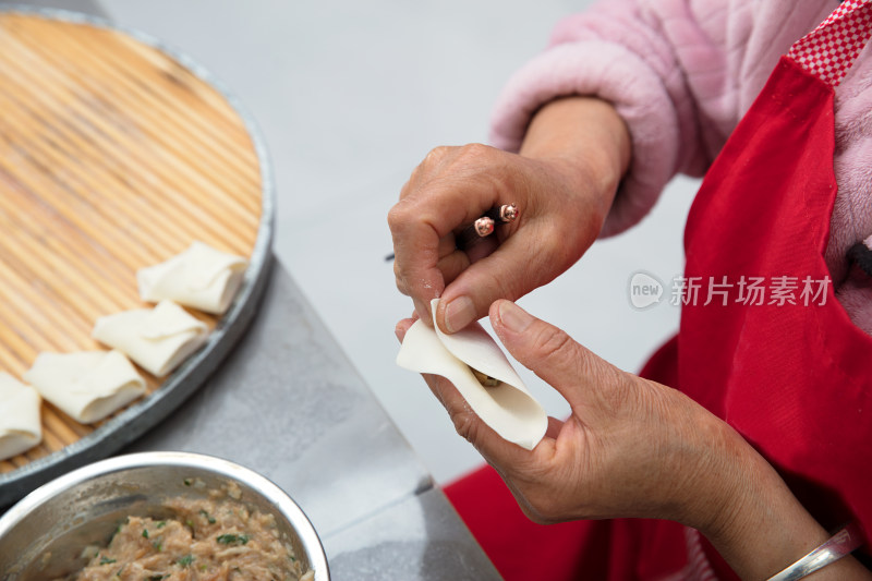 制作中国传统美食馄饨