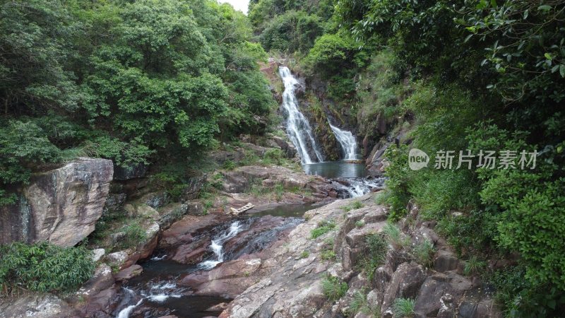 广东东莞：枯水期的“东莞第一瀑”