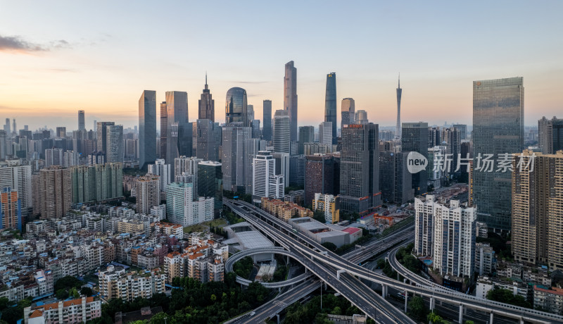 暮色下的广州城市风光与地标广州塔全景