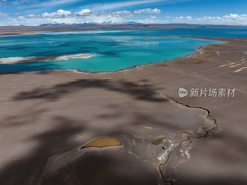 西藏那曲地区无人区达则措雪山湖泊高空航拍