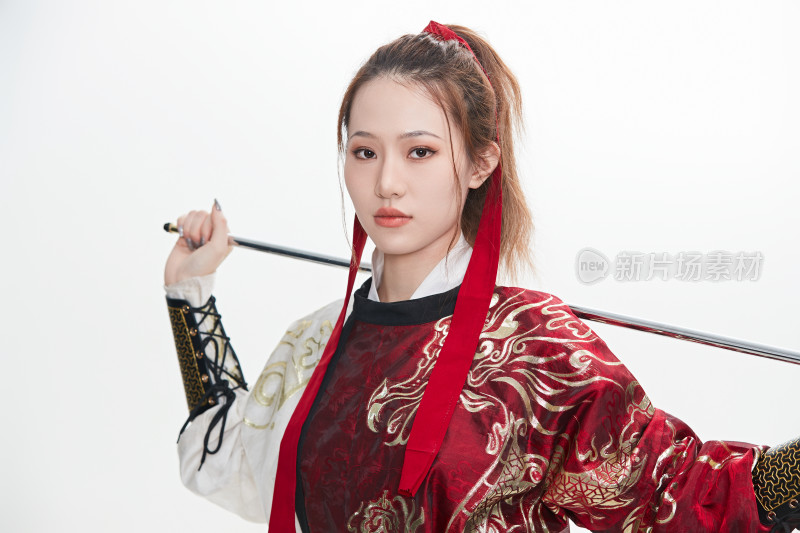 身穿武侠古风汉服英气十足的亚洲美女