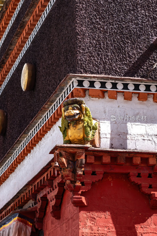 西藏日喀则札什伦布寺藏地古寺建筑金顶辉煌