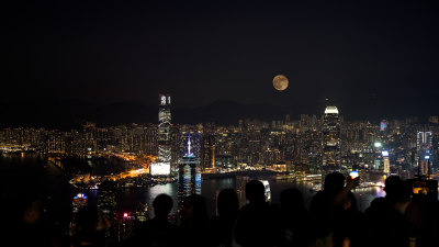 香港中秋月亮城市照片摄影太平山上赏月夜景