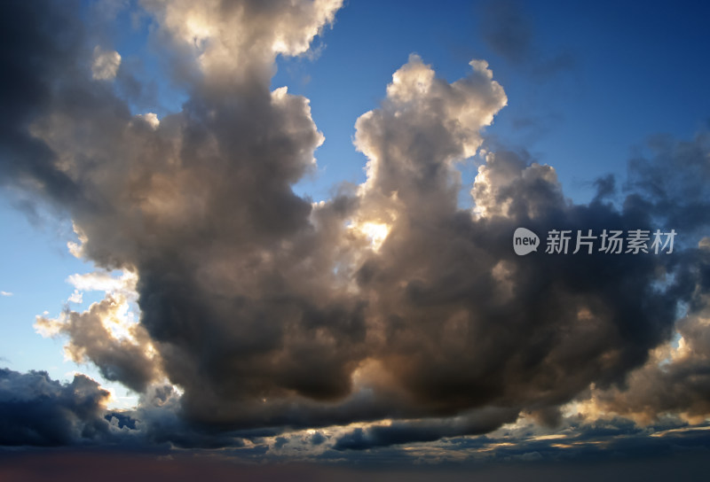 天空云朵遮日