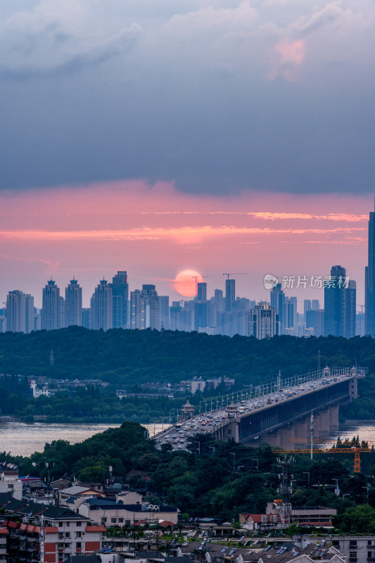 武汉二七长江大桥互通式立交夜景航拍风光