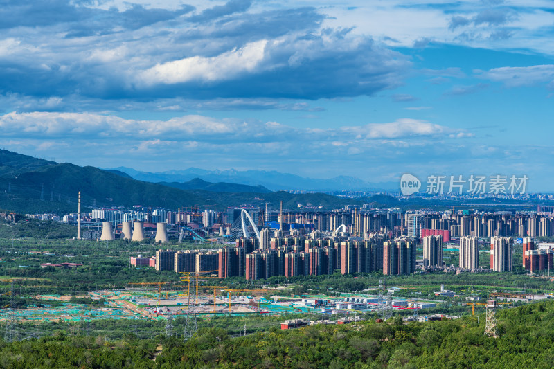 远眺北京首钢工业园和新首钢大桥