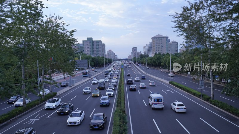 城市道路车辆行驶景象