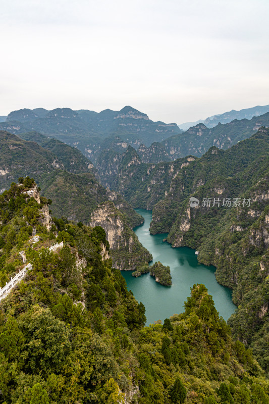 航拍峰林峡山水风光全景