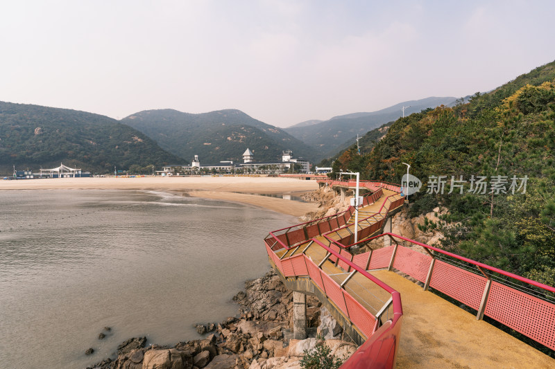 宁波象山松兰山景区海滨栈道与岩石海岸