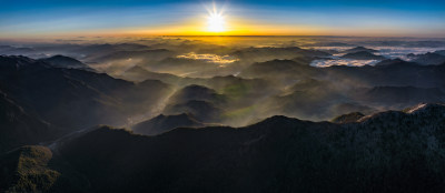 日出山川云海