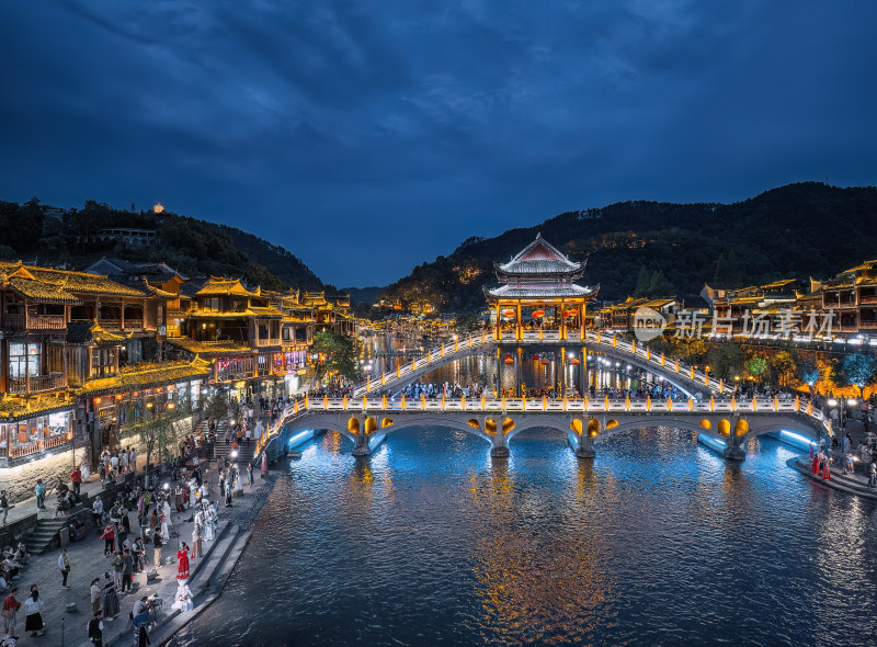 湖南湘西凤凰古城夜景