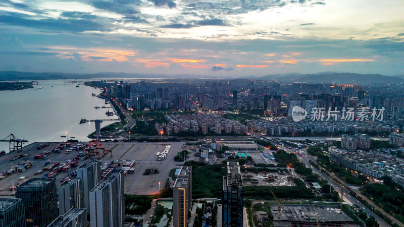 广东汕头城市夜幕降临晚霞夕阳航拍图