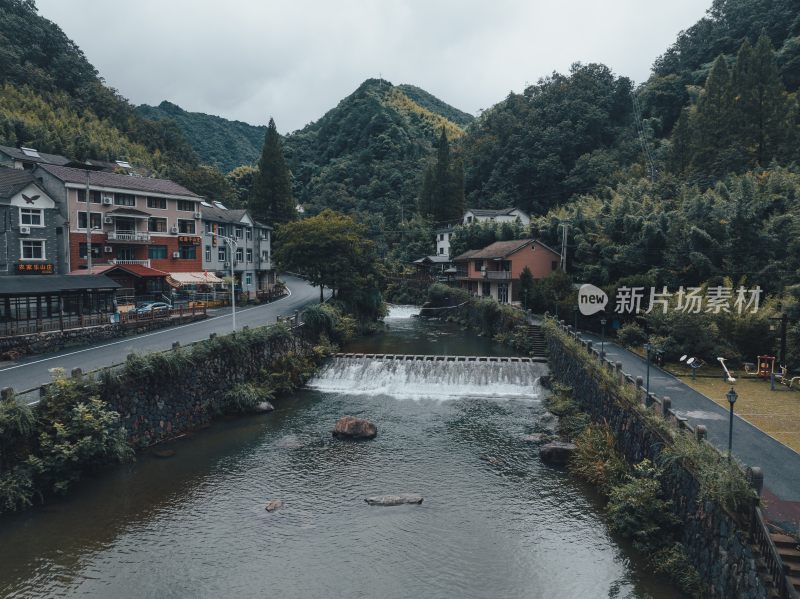 山谷之间江南水乡美景