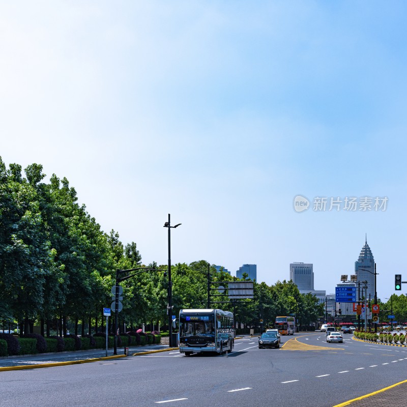 城市街道车辆行驶场景