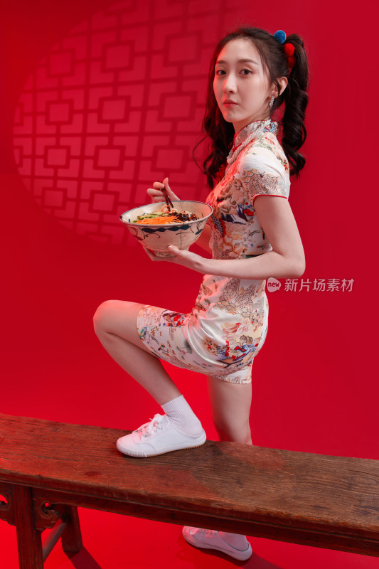 吃炸酱面的国风美少女