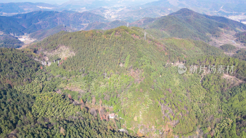 山川丘陵地貌航拍图