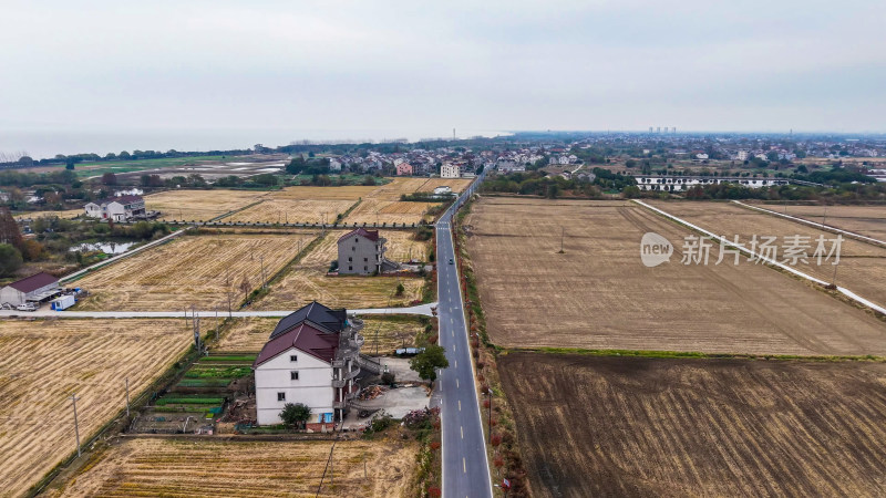 乡村田野公路航拍景象