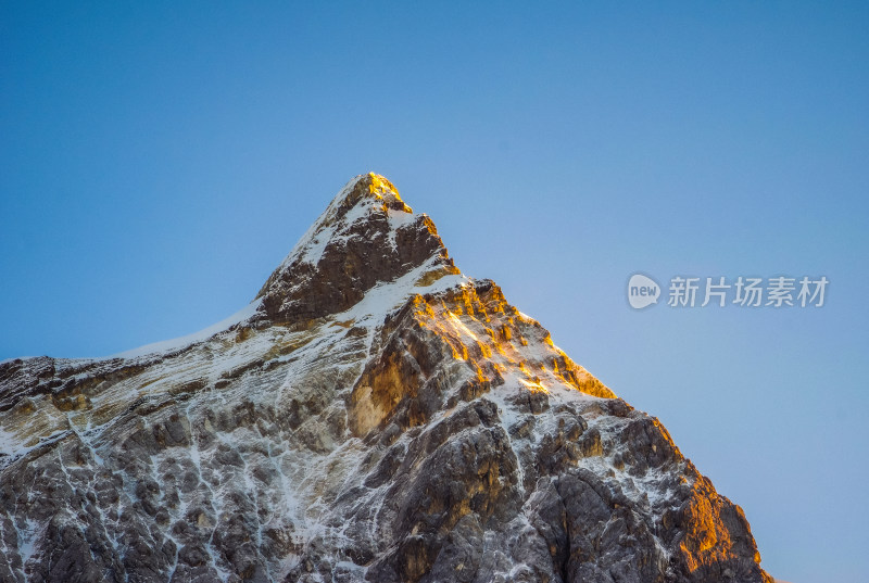 稻城亚丁宏伟雪山风景