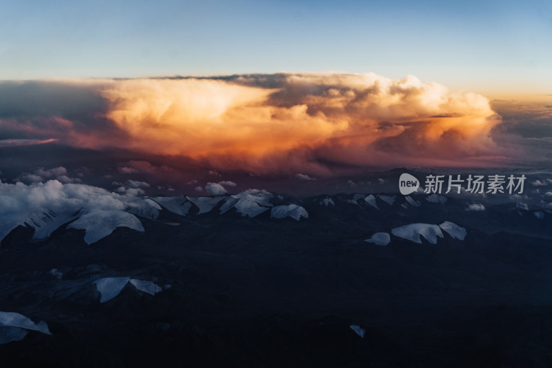 飞机空中拍摄祁连山脉