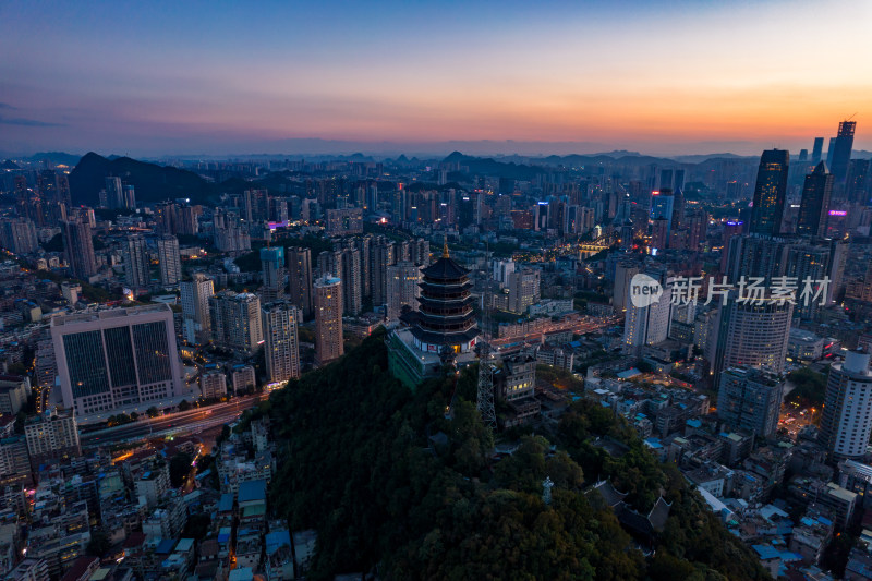 贵阳夜幕降临东山寺航拍摄图