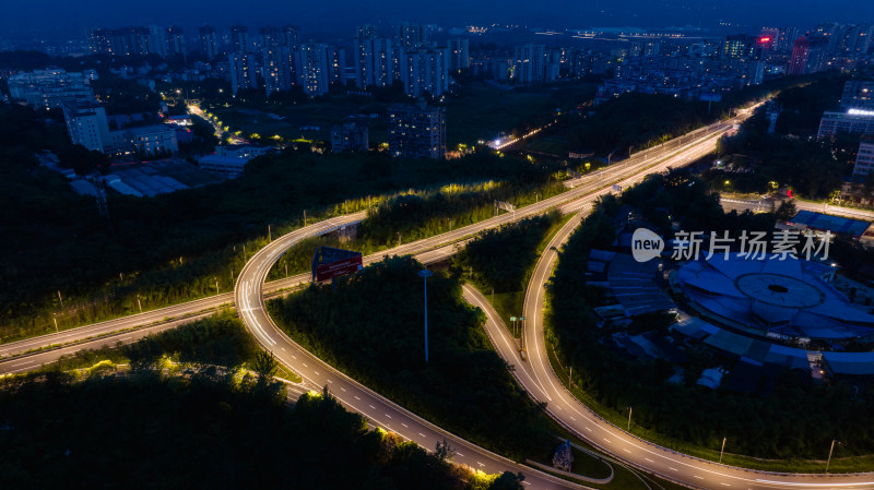 宁静的夜晚重庆城市繁华的立体交通、立交桥