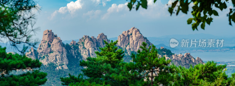 青岛崂山蓝天白云与青山