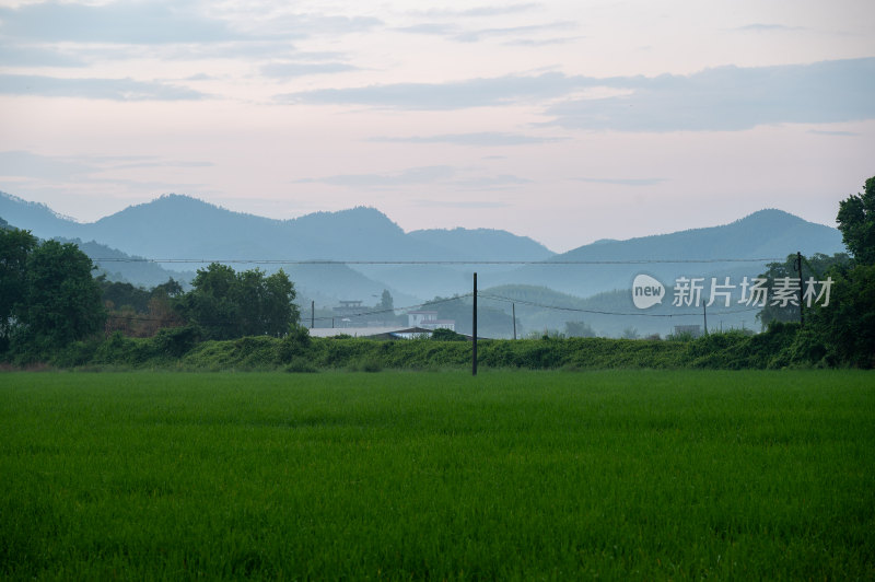 乡村高山田野日落晚霞田园风光