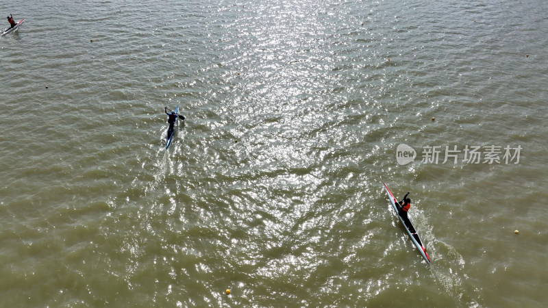 河南省宜阳县洛河上皮划艇比赛激烈进行