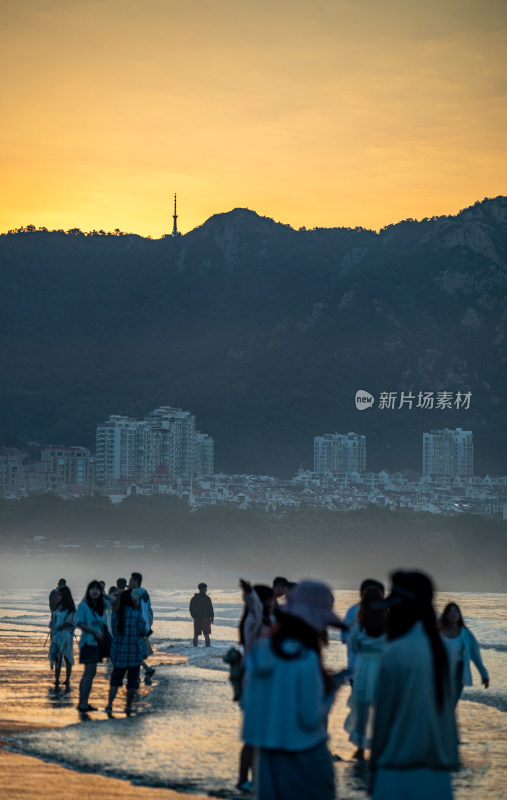 山东青岛崂山区石老人风景区海边日出景观